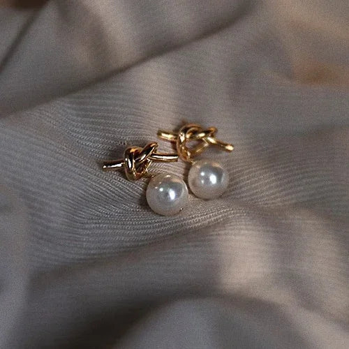 Tie Knot Faux Pearl Earring